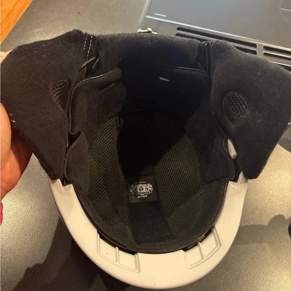 Like new Pret Cynic Ski Helmet - size Medium - Picture 6 of 10